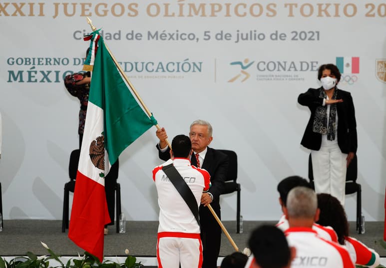 El presidente de México Andrés Manuel López Obrador, durante el abanderamiento de la delegación mexicana que irá a Tokio 2020. (ARCHIVO)