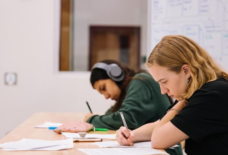 Ingresa a la secundaria para adultos en línea INEA