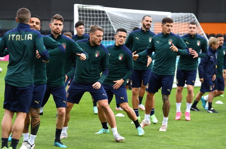 Las selecciones de España e Italia, que se miden este martes a las 21.00 (19.00 GMT) en Wembley en las semifinales de la Eurocopa, calentarán en los prolegómenos del encuentro con música de la cantante italiana Raffaella Carrá, fallecida este lunes a los 78 años. (ARCHIVO)