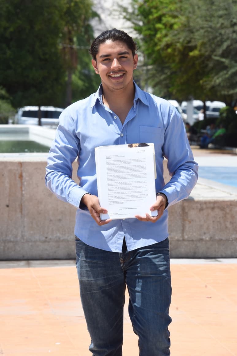 Anuar ha obtenido reconocimientos por parte de la Cieslag, del Municipio y ha sido finalista en Premios estatales de excelencia. (JESÚS GALINDO)