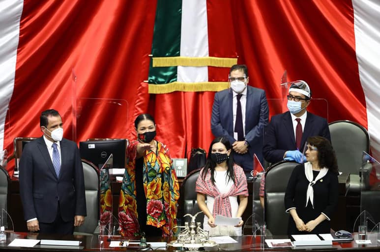 La presidenta de la Mesa Directiva de la Cámara de Diputados, Dulce María Sauri (PRI), devolvió este miércoles el expediente del desafuero del diputado petista, Mauricio Toledo a la Sección Instructora porque, al no alcanzar el voto mayoritario de sus integrantes, hay un impedimento legal para que sea tramitada al pleno del Palacio Legislativo de San Lázaro. (ARCHIVO)