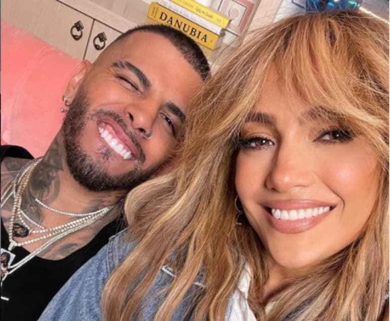Jennifer Lopez y Rauw Alejandro estrenaron su sencillo, Cambia el paso, con el cual están listos para calentar el verano e invitar a sus fans a bailar sin parar. (CORTESÍA)