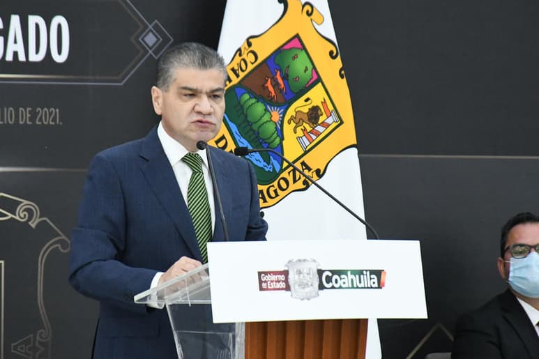 El gobernador de Coahuila, Miguel Ángel Riquelme, no descartó que pueda haber más casos de COVID tras notificar sobre 25 contagios de jóvenes de entre 18 y 25 años que viajaron a Cancún y Mazatlán y a su regreso dieron positivo. (FERNANDO COMPEÁN)