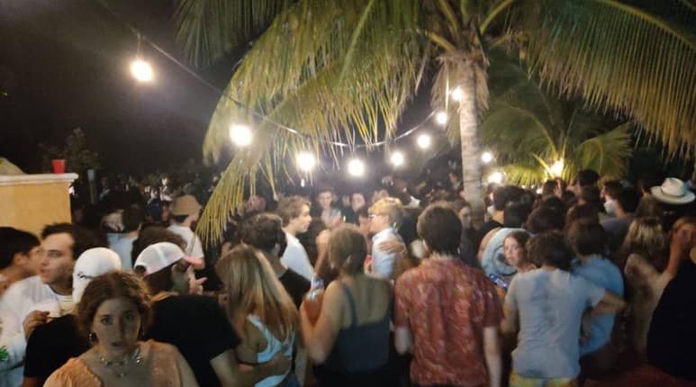 De acuerdo a personal del Gobierno de Yucatán, el dueño del sitio donde se realizó la fiesta carente de medidas de prevención contra contagios de COVID-19, podría hacerse acreedor a una multa de hasta 180 mil pesos (ESPECIAL)