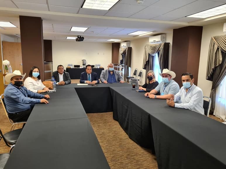 Alcaldesas y alcaldes electos de municipios de la región norte de Coahuila, sostuvieron una reunión con Gerardo Márquez Guevara, titular de la Fiscalía General del Estado (FGE) de Coahuila, con la finalidad de darles a conocer la situación que guarda la entidad, la región y sus municipios en materia de seguridad. (RENÉ ARELLANO)