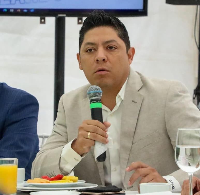 Tras reunirse con el presidente Andrés Manuel López Obrador en Palacio Nacional, Ricardo Gallardo Cardona (PVEM), gobernador electo de San Luis Potosí, afirmó que no existe una investigación de la Unidad de Inteligencia Financiera (UIF) en su contra por presunto 'lavado' de dinero y enriquecimiento ilícito. (ESPECIAL)