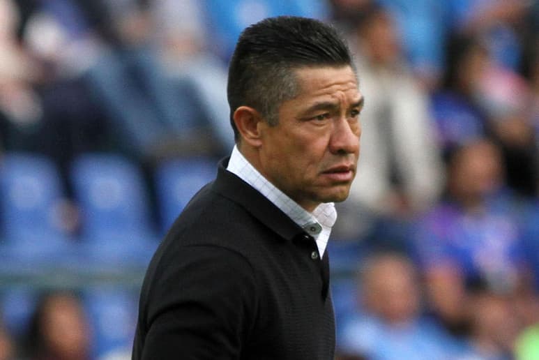 Nacho Ambriz quiere llevarse jugadores mexicanos a España, al Huesca, a la Segunda División del país ibérico, pero no le alcanza. El técnico del Huesca confesó que tiene en mente a muchos futbolistas de México para llevar al Viejo Continente, pero hay grandes problemas: 'No nos alcanza y no nos ven, no nos conocen…'. (ARCHIVO)