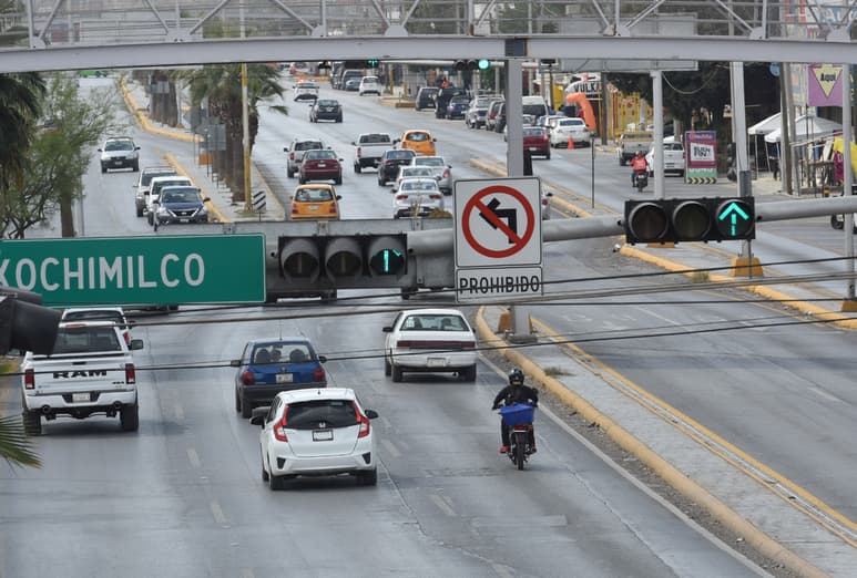 Los semáforos del bulevar Revolución estarán a cargo del Organismo Regulador del Transporte Masivo del Gobierno estatal. (ARCHIVO)