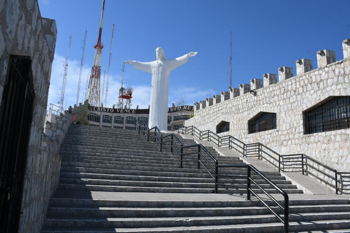 Elías Habib Rodríguez Pérez, presidente de la Oficina de Convenciones y Visitantes (OCV), señaló que en la región lagunera se cuenta con múltiples atractivos turísticos, además de museos y paseos que los ciudadanos pueden disfrutar, e indicó que es falso lo que dicen algunos de que aquí no hay nada que hacer.