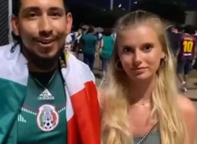 Este miércoles durante el partido entre México y Guatelama, los comentaristas de TV Aztecas convirtieron la transmisión en un total espectáculo de amor con una pareja en las gradas. (ESPECIAL)