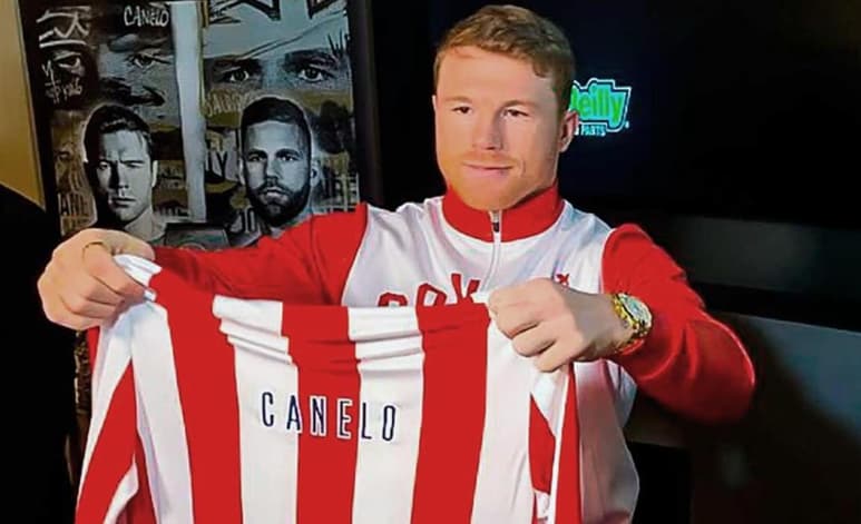 Este sábado se fortalecieron los rumores de que el boxeador tapatío, Saúl 'Canelo' Álvarez estaría en la búsqueda de adquirir a las Chivas de Guadalajara, incluso, estando ya en negociaciones. (ESPECIAL)