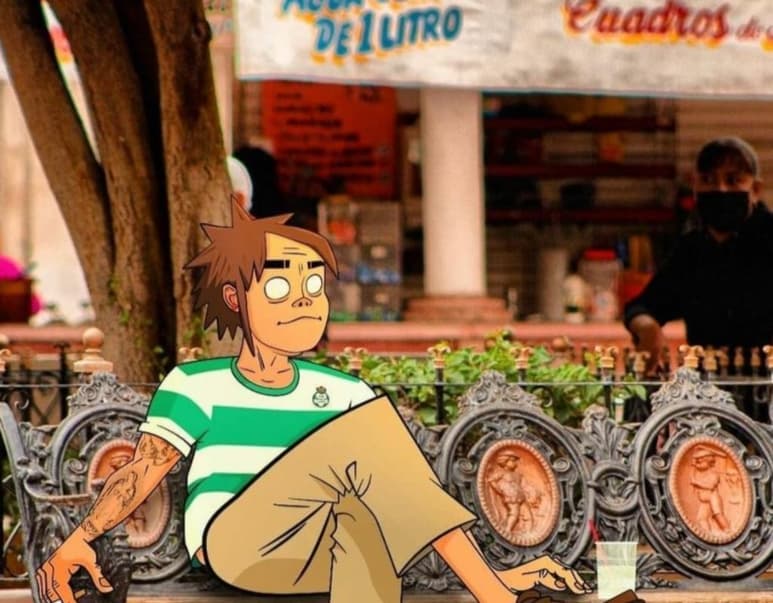 Este fin de semana surgió en redes sociales una ilustración de uno de los integrantes de 'Gorillaz' disfrutando de un agua celis en la Plaza de Armas de Torreón, luciendo la playera del equipo local, el Club Santos Laguna. (CHEMA TI)