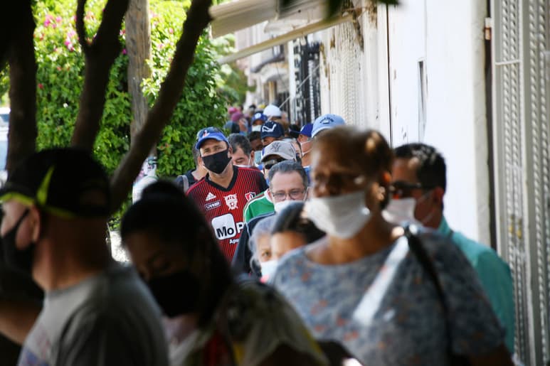 El número de contagios COVID-19 registrados en el estado de Durango, se han incrementado en los últimos dos meses en casi un 100 por ciento, no así el número de fallecimientos, en tanto que la cifra de hospitalizados no ha sufrido un aumento considerable. Al momento no se tiene casos confirmados de la variante Delta.