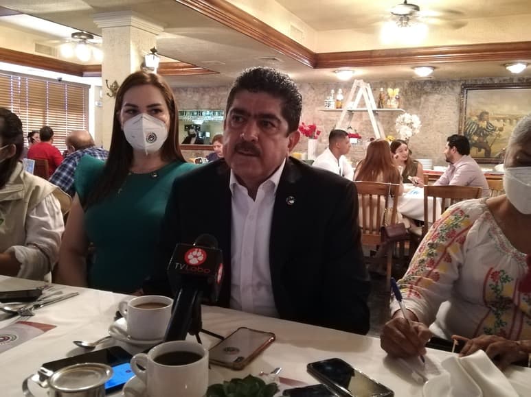 Manuel Espino estuvo ayer de visita en Gómez Palacio. (EL SIGLO DE TORREÓN)