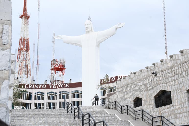 Santuario Cristo de las Noas. Está abierto de lunes a domingo en horario de 9:00 a 22:00 horas, grupos de 10 a 15 personas, se puede hacer una reservación para el recorrido, tiene una duración de 30 minutos, el domingo hay mesa a las 13:00 horas. El costo es de 50 pesos por el ingreso de automóvil y en la visita guiada por las réplicas de Tierra Santa se otorga una aportación voluntaria.