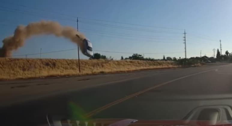 El accidente quedó registrado por la cámara de otro vehículo (CAPTURA)