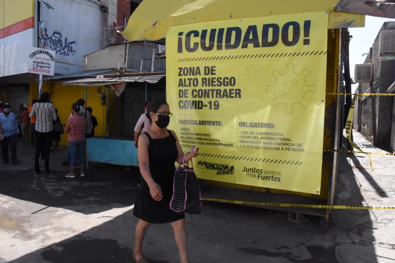 Mientras que la Policía COVID refuerza medidas para mantener el control y la prevención de la enfermedad, las autoridades municipales de salud se preparan ante la posible reapertura de la Torre COVID del IMSS y del Hospital Móvil Moisés Itzkowich para atención a pacientes contagiados con SARS-coV-2. (SERGIO A. RODRÍGUEZ)