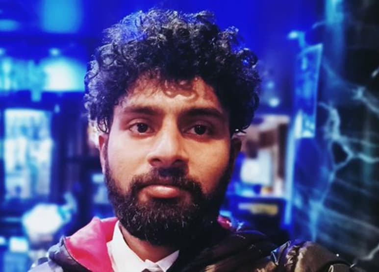 El joven dijo que en su país, India, es común alimentar a las palomas. (INTERNET)