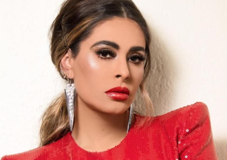 La conductora de Hoy, lució su esbelta figura desde el mar (@GALILEAMONTIJO)