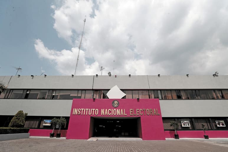 El Instituto Nacional Electoral (INE) informó este lunes que iniciará una investigación sobre la posible venta de información del Padrón Electoral que incluye al menos 91 millones de mexicanos. (ARCHIVO)
