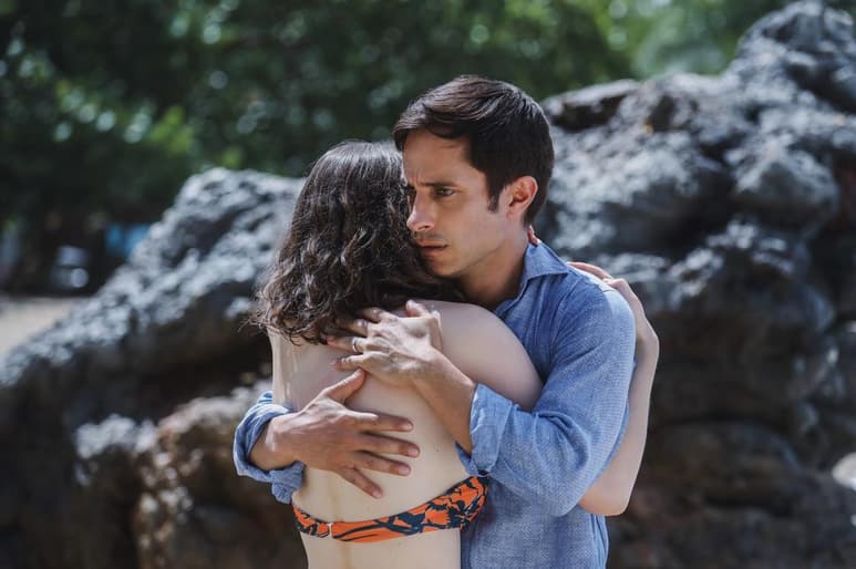 Gael García Bernal es uno de los invitados de M. Night Shyamalan a la pesadilla existencial de 'Tiempo' ('Old'), una cinta sobre una enigmática playa donde la vida de una persona se acelera hasta durar solo un día y que sirvió al actor para reflexionar sobre cómo abordamos el paso del tiempo y la muerte. (ESPECIAL)