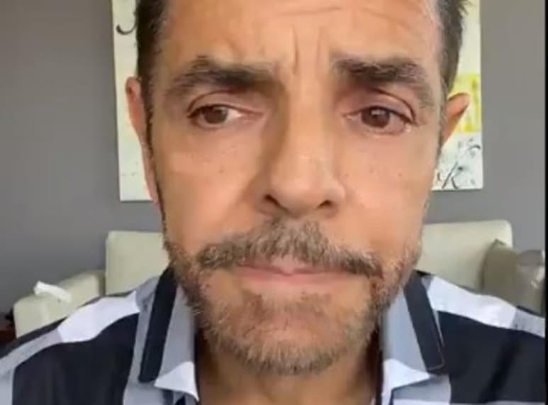 Luego de que la noche del lunes el actor y productor, Eugenio Derbez, se convirtiera en tendencia de las redes sociales por las críticas en su contra por presuntamente no ayudar a 'Sammy' Pérez, quien se encuentra intubado por COVID-19, el mexicano 'dio la cara'. (FACEBOOK)