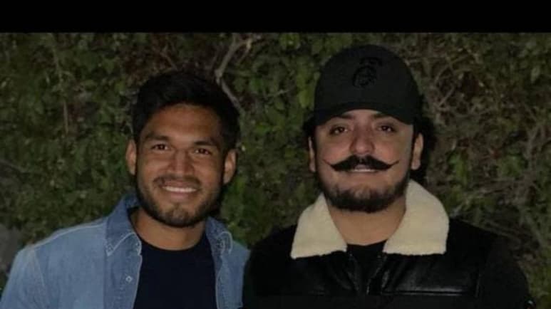 El jugador delantero de Santos Laguna, Eduardo “Mudo” Aguirre, felicitó en redes sociales a Poncho Quezada Jr, integrante de Los Dos Carnales por su cumpleaños. (CORTESÍA)