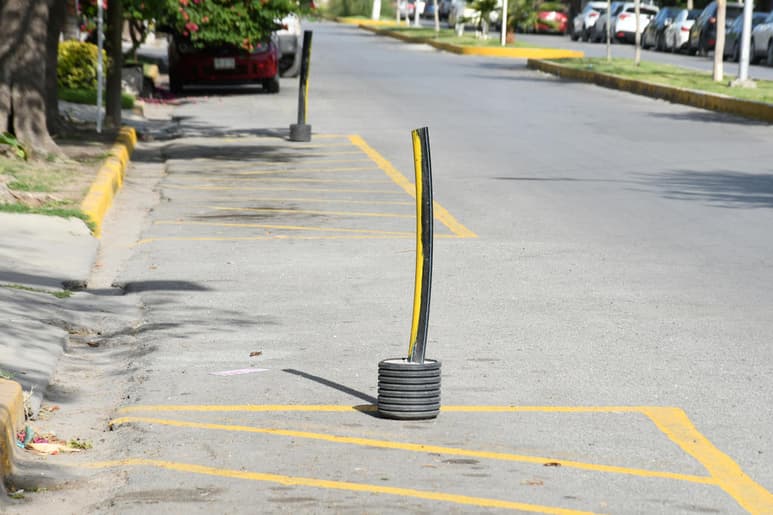 Casi 5 mil pesos es el costo anual por un estacionamiento “exclusivo” en la ciudad de Torreón, trámites que se encuentran totalmente a cargo de la Dirección de Ordenamiento Territorial y Urbano y dentro de u área de Ingeniería Vial. (ARCHIVO)