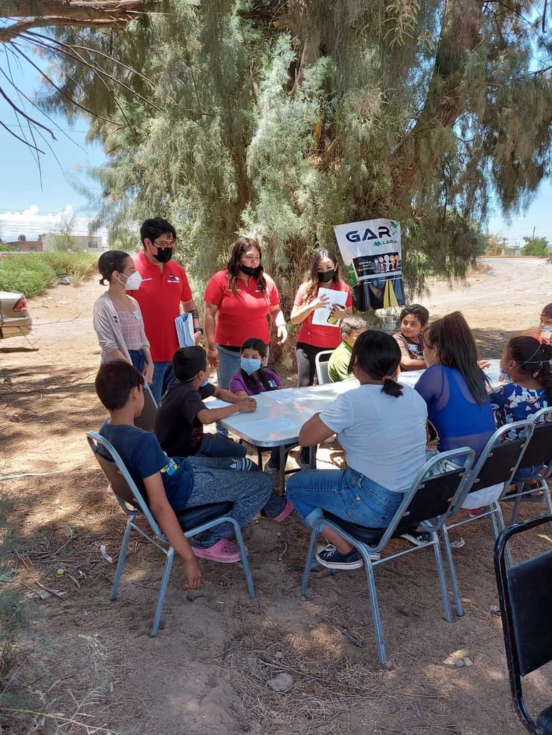 El primer fin de semana acudieron a la colonia 21 de Marzo, donde hicieron varias dinámicas con los niños. (EL SIGLO DE TORREÓN)