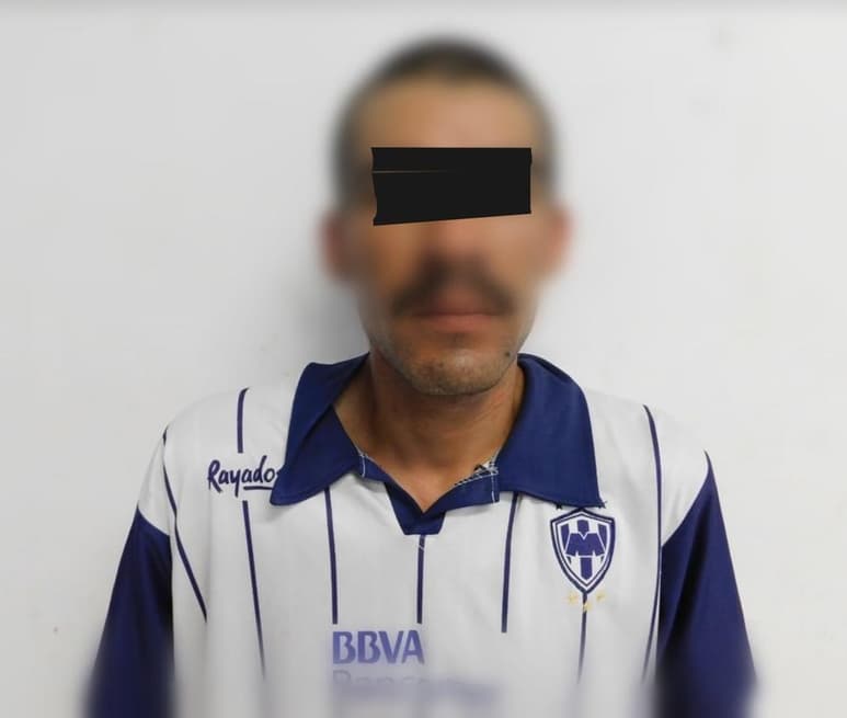 Los efectivos le hicieron saber los posibles delitos cometidos a quien se identificó con el nombre de Luis NN, de 24 años de edad, y, tras leerle sus derechos, lo trasladaron ante la autoridad competente para el inicio de la carpeta de investigación. (EL SIGLO DE TORREÓN)