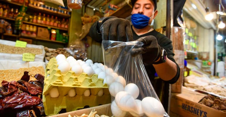 En la primera mitad de julio se incrementaron 5% contra 4.8% que subieron en junio los precios de la canasta básica en las tres ciudades.
(ARCHIVO)