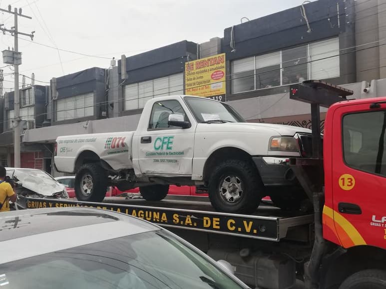 Los hechos ocurrieron cerca de las 12:20 horas en el cruce de la avenida Escobedo y la calzada Colón.
(EL SIGLO DE TORREÓN)