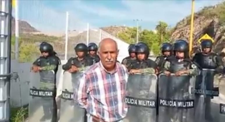 Al líder agricultor Andrés Valles se le detuvo por los delitos de robo y motín; se le acusa de quemar unidades federales. (ESPECIAL)