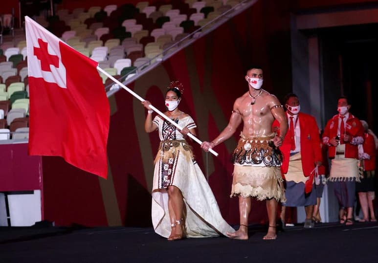 Nuevamente el deportista australiano sorprende en los Juegos Olímpicos al aparecer con su torso destapado y cubierto en aceite (ESPECIAL) 