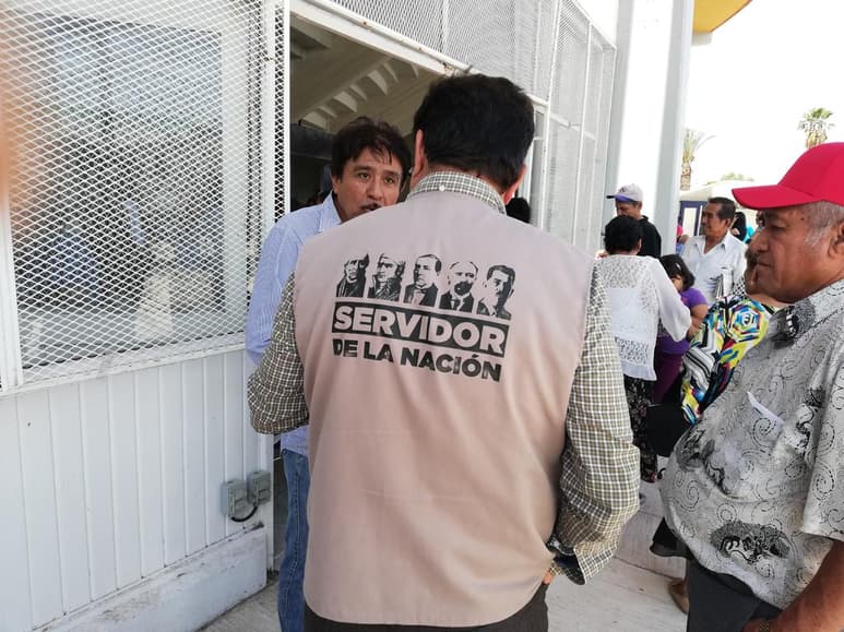 Un grupo de 50 Servidores de la Nación se manifestaron frente a Palacio Nacional debido a las injusticias laborales por las que están pasando en cada región. (ARCHIVO)