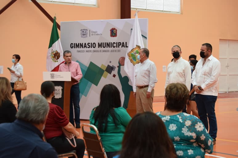 Se entregó la obra del Gimnasio Auditorio en la Unidad Deportiva, donde se invirtieron más de 1 millón de pesos.
