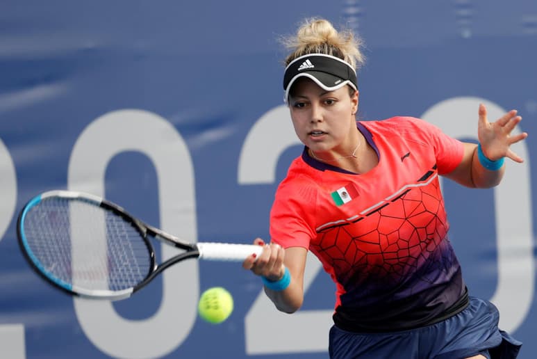 La tenista mexicana Renata Zarazúa debutó en los Juegos Olímpicos de Tokyo 2020, sin embargo, perdió con la japonesa Misaki Doi y quedó fuera de los singles. (EFE)