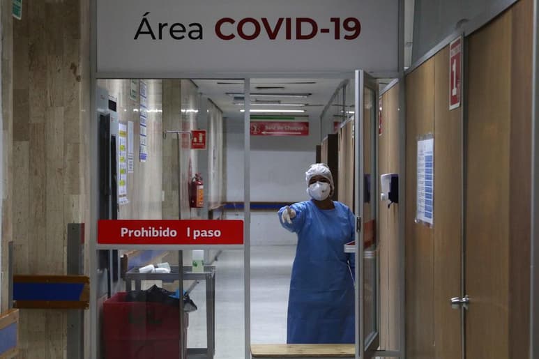 La Secretaría de Salud (SSa) de México reportó este sábado más de 15,000 contagios de COVID-19 por cuarto día consecutivo, una cifra que se equipara a niveles de enero. (ARCHIVO)