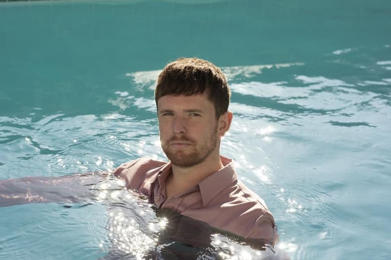 El cantante, compositor, multiinstrumentista y productor británico James Blake, ganador del premio Grammy ha anunciado su nuevo álbum, Friends That Break Your Heart, que saldrá el 10 de septiembre, 2021, a través de Republic Records. (CORTESÍA)