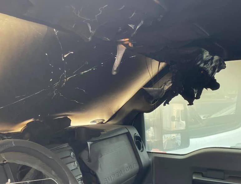 Por fuera el auto parece intacto, pero por dentro es otra historia. (INTERNET)