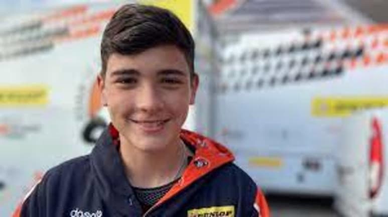 Un motociclista de 14 años murió al ser arrollado por otro competidor en una carrera en España el domingo, informaron los organizadores del evento. (AP)