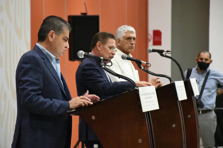Serán 200 millones de pesos los que servirán de inversión inicial de parte del Gobierno de Coahuila para el arranque de los trabajos del proyecto “Agua Saludable para La Laguna”, así lo confirmó durante este lunes el gobernador de la entidad, Miguel Riquelme. (FERNANDO COMPEÁN)