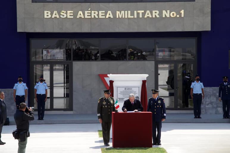 El titular del Ejecutivo deseó que todos los mexicanos conozcan el nuevo aeropuerto, que construye su administración. (ARCHIVO)