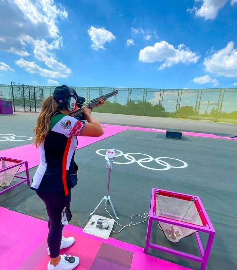 Los tiradores de escopeta Alejandra Ramírez y Jorge Orozco comenzaron con el pie derecho su participación en los Juegos Olímpicos de Tokio 2020, luego de registrar buenos números en el primer día de clasificación de la prueba de fosa olímpica, que se realizó en el Campo de Tiro de Asaka. (ESPECIAL)