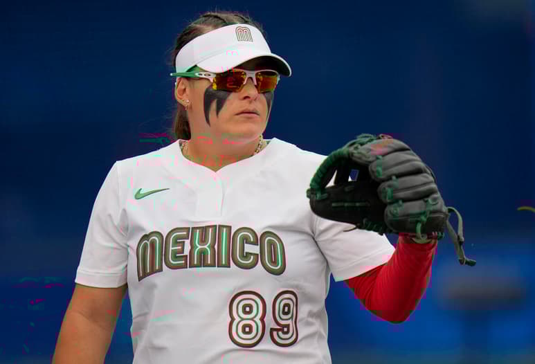 Más allá de que entablará comunicación con los directivos de la Federación Mexicana de Softbol, Mario García de la Torre, jefe de la misión tricolor en los XXXII Juegos Olímpicos, considera un agravio a la identidad nacional y motivo de indignación que las integrantes de la Selección Nacional de ese deporte hayan tirado a la basura sus uniformes después de competir en Japón. (AP)