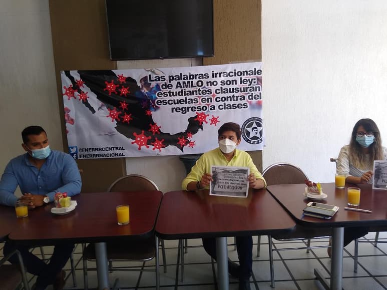 La FNERRR señaló que las medidas implementadas por el Gobierno federal 'son irracionales' y que hay incertidumbre entre padres y madres de familia.
(ANGÉLICA SANDOVAL)