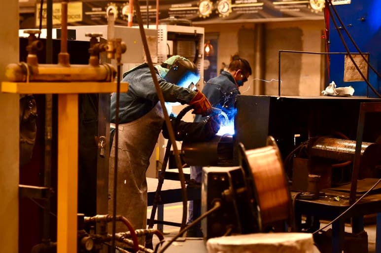 La actividad económica ya está al 99.6 % del nivel prepandemia y el empleo al 98.8 % tras la primera mitad de 2021. (ARCHIVO)