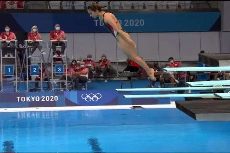 En su tercer salto, dentro la prueba preliminar del trampolín, la clavadista mexicana sufrió un resbalón y cayó de pie en la fosa del Centro Acuático de Tokio, por lo que recibió cero de calificación.
(ESPECIAL)