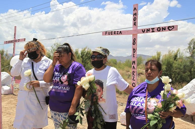 Además, la movilización funcionó como una conmemoración del nacimiento de una joven desaparecida en el 2010 en la entidad, la cual se llevó a cabo en el marco del Día Mundial contra la Trata que se celebra este viernes 30 de julio.
(EFE)