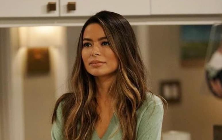 Ahora que está de regreso con la nueva temporada de la serie 'iCarly', la actriz Miranda Cosgrove comparte las dificultades que pasó al crecer dentro de la industria del entretenimiento. (INSTAGRAM)
